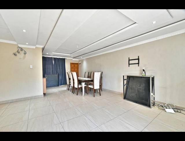 3 BEDROOM TOWNHOUSE FOR SALE IN SONNEGLANS